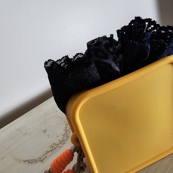 3 Peice VS Panty Set With Zip Up Pouch - Picture 4 of 6